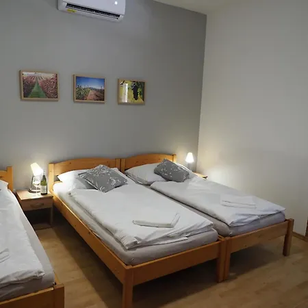 Zajici Ze Hotel