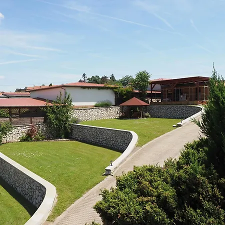 Zajici Ze Hotel