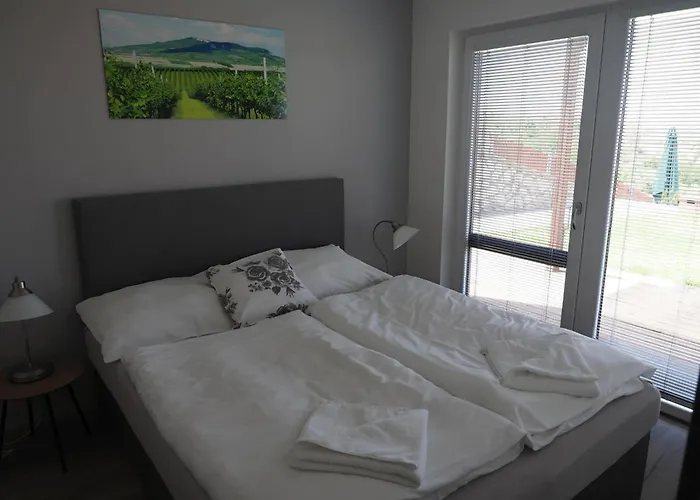 Zajici Ze 3* Zaječí
